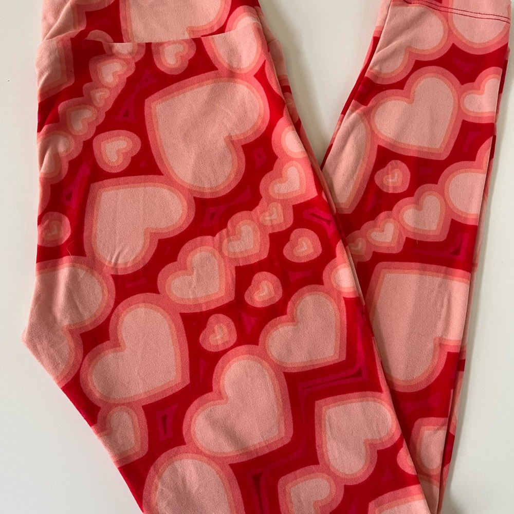 LuLaRoe OS Soft Leggings in Red and Pink Heart Design